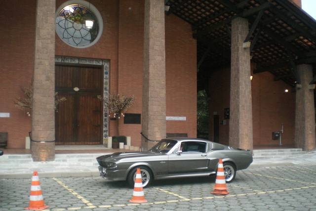 Mustang na catedral anglicana