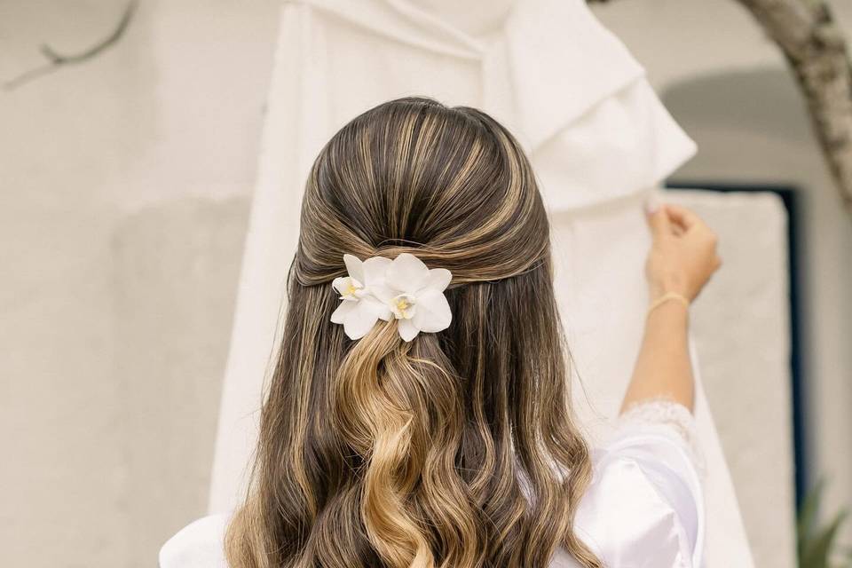 Noiva com penteado semipreso