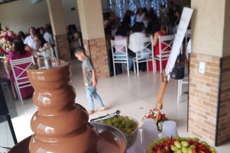 Deus é fiel fonte de chocolate