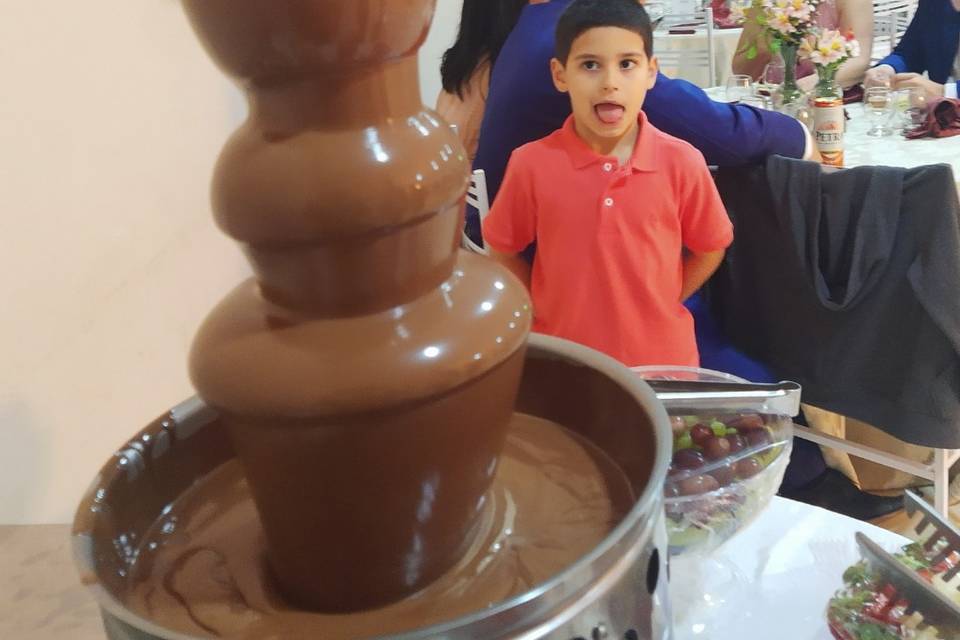 Deus é fiel fonte de chocolate