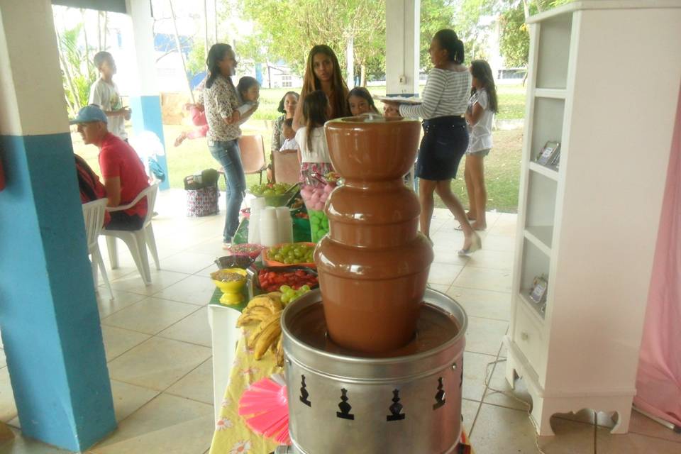 Deus é fiel fonte de chocolate