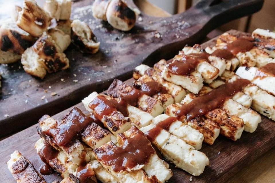 Queijo coalho com barbecue