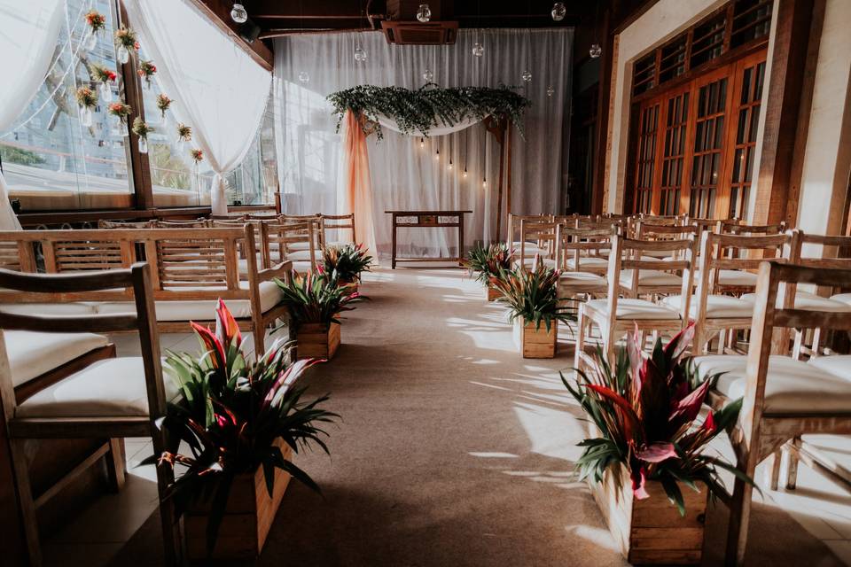 caminho de caixotes, teto de velas e janela com flores - extras