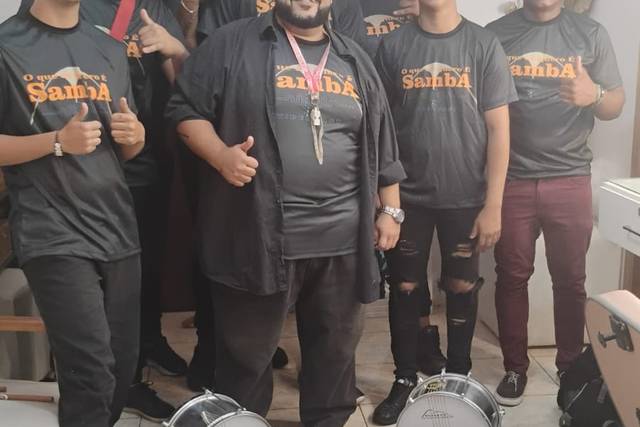 Animar a cerimônia com samba