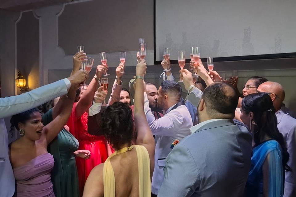 Um brinde aos noivos