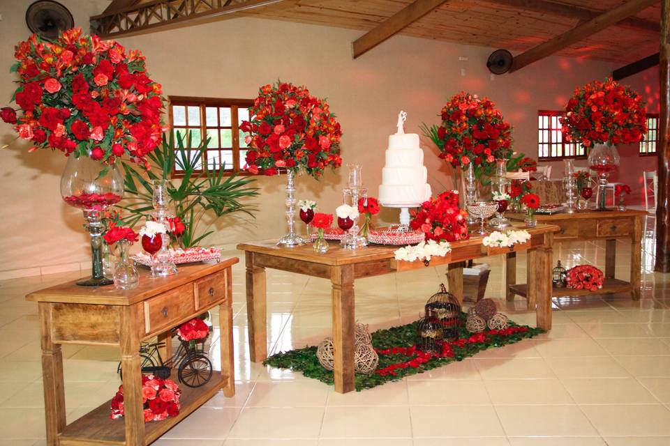 Mesa do bolo decoração vermelha