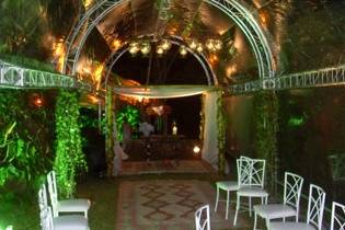 Tenda em forma de arco transparente