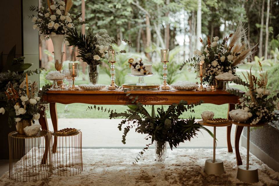 Mesa de bolo e doces