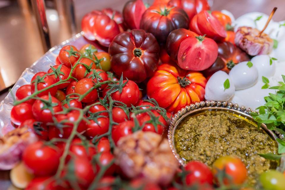 Burrata com Tomates e Pesto