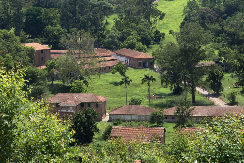 Aérea atrás da colônia