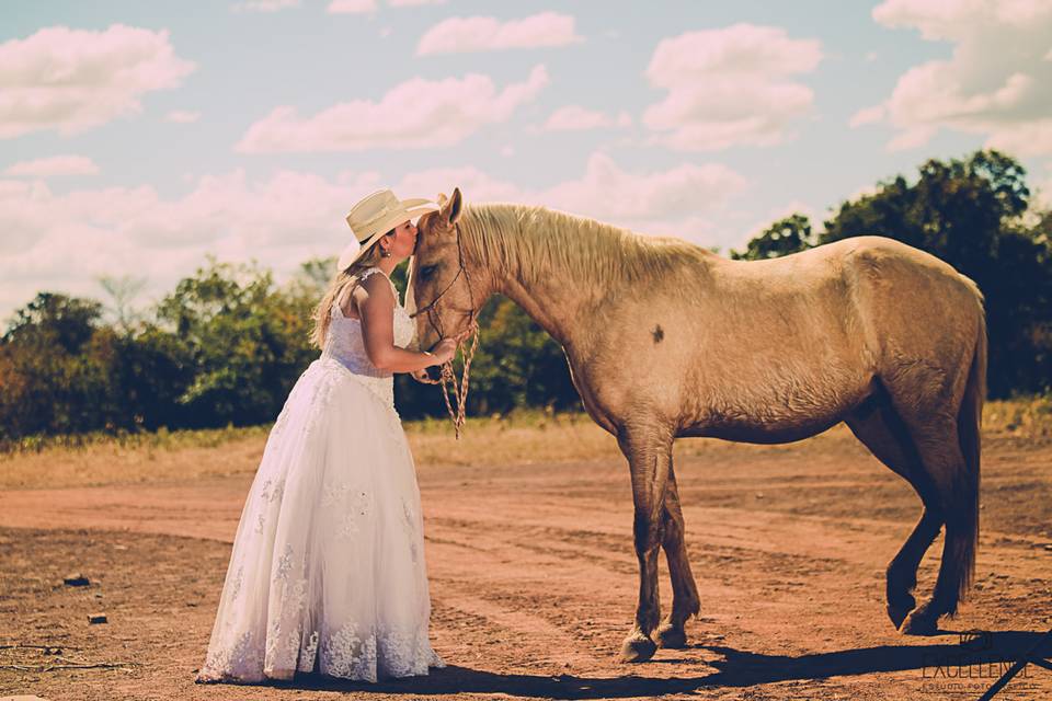 Ana Júlia com seu cavalo