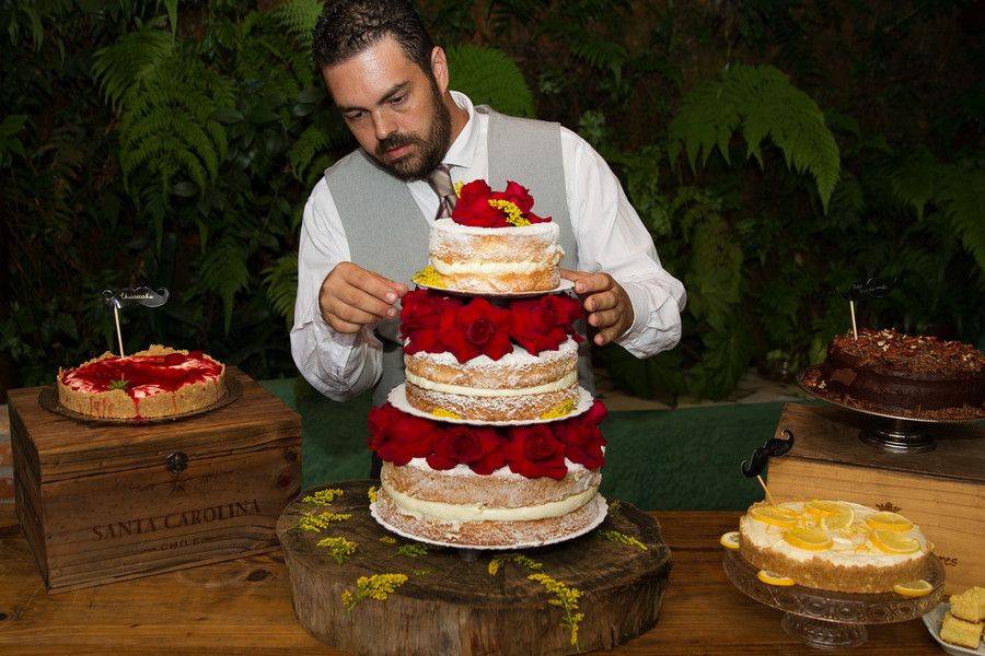 Chef montando o Naked Cake