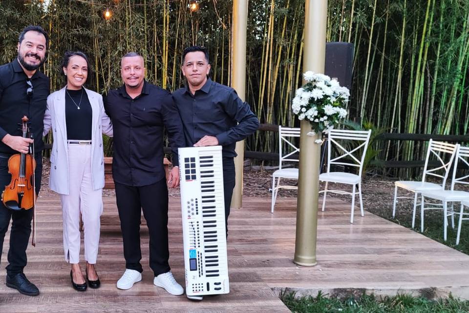 Voz, Violão, Teclado e Violino