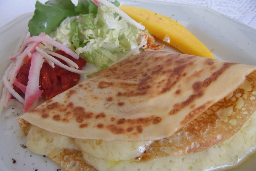 Acompanhadas com saladas