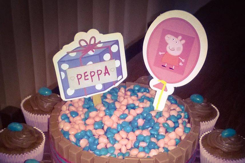 Kit mini bolo e cupcakes Peppa