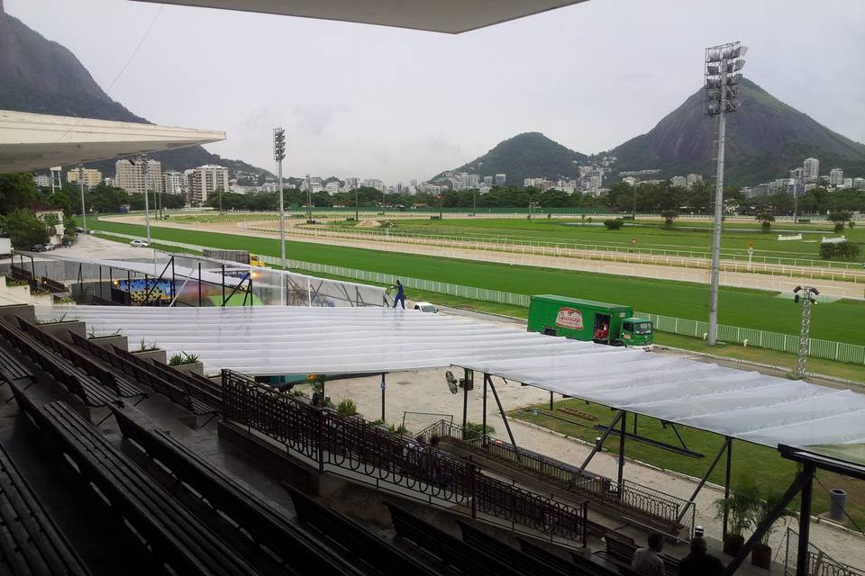 Toldo, pista e palco