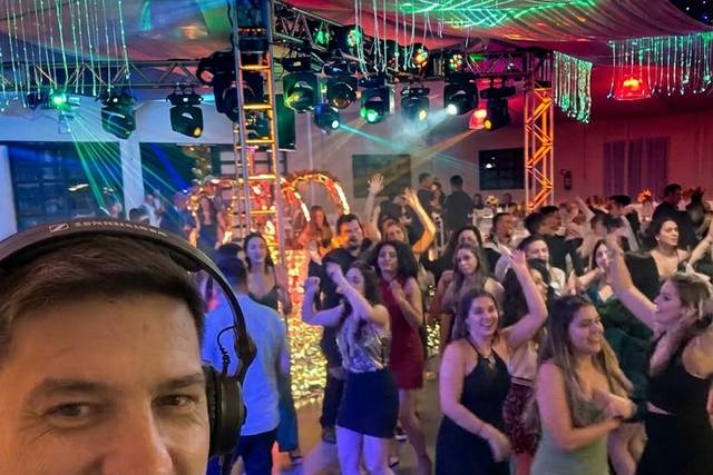 DJ Max Dexton