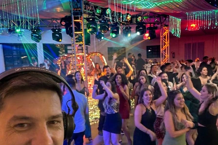 DJ Max Dexton